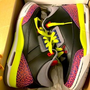 Selling Jordan’s size 5’5